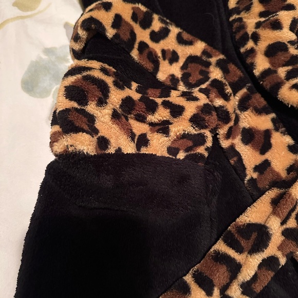 Beautiful Robe - Picture 7 of 8